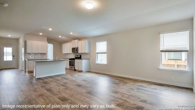 5703 Gray Moore, San Antonio, TX 78245