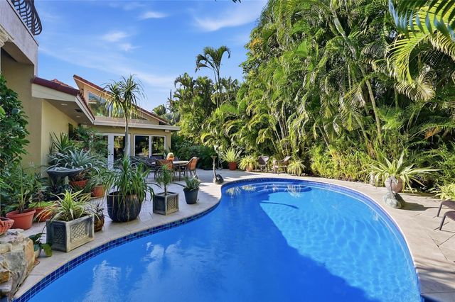 2525 NE 21st Court, Fort Lauderdale, FL 33305