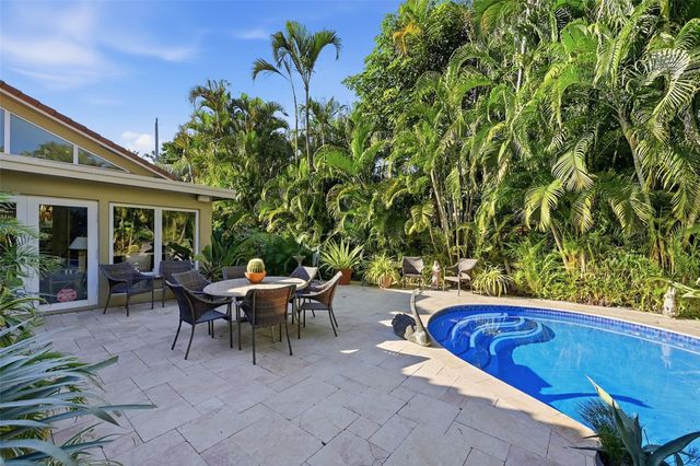 2525 NE 21st Court, Fort Lauderdale, FL 33305