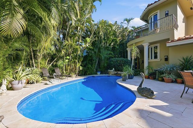 2525 NE 21st Court, Fort Lauderdale, FL 33305