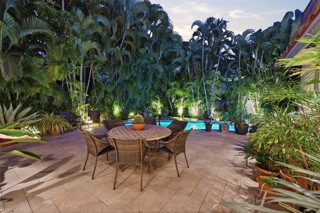 2525 NE 21st Court, Fort Lauderdale, FL 33305