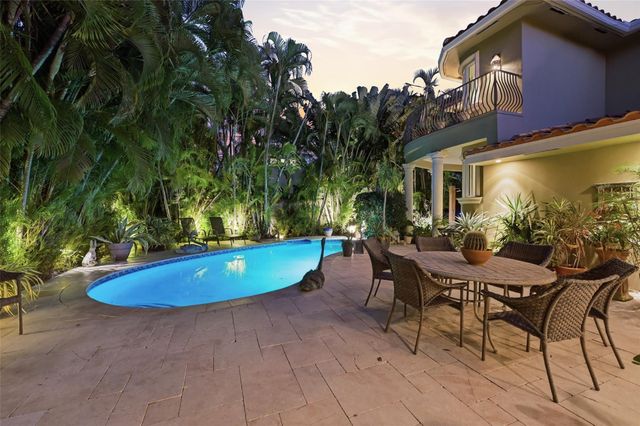 2525 NE 21st Court, Fort Lauderdale, FL 33305