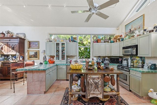 2525 NE 21st Court, Fort Lauderdale, FL 33305