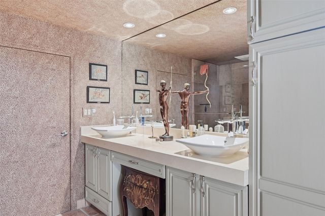 2525 NE 21st Court, Fort Lauderdale, FL 33305