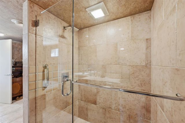 2525 NE 21st Court, Fort Lauderdale, FL 33305