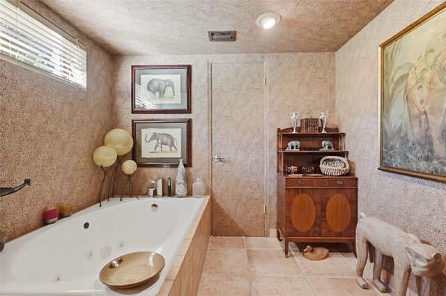 2525 NE 21st Court, Fort Lauderdale, FL 33305