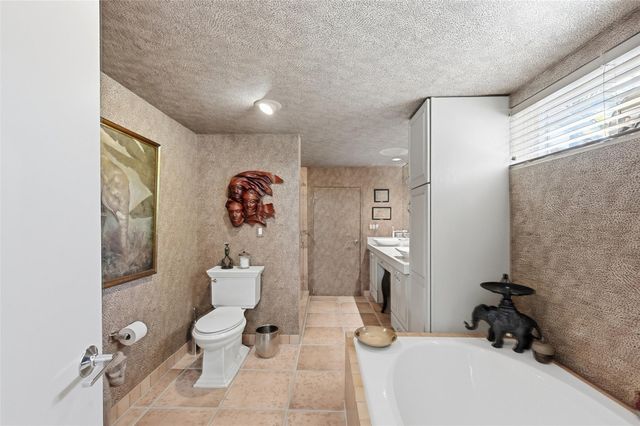 2525 NE 21st Court, Fort Lauderdale, FL 33305