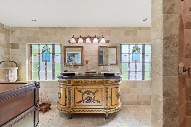 2525 NE 21st Court, Fort Lauderdale, FL 33305