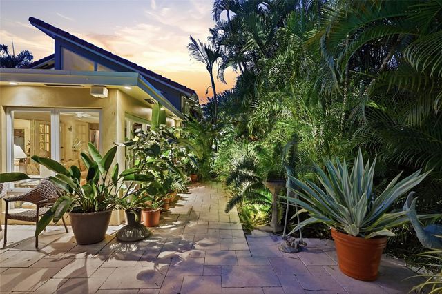 2525 NE 21st Court, Fort Lauderdale, FL 33305