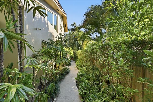 2525 NE 21st Court, Fort Lauderdale, FL 33305