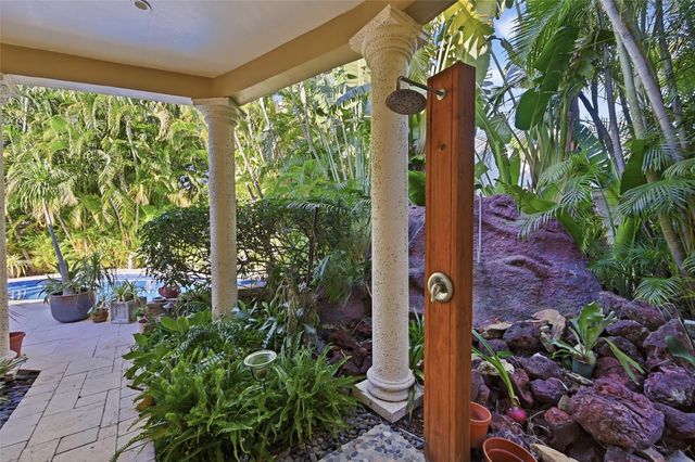 2525 NE 21st Court, Fort Lauderdale, FL 33305