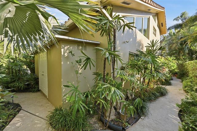 2525 NE 21st Court, Fort Lauderdale, FL 33305