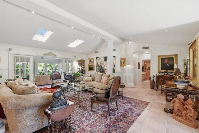 2525 NE 21st Court, Fort Lauderdale, FL 33305