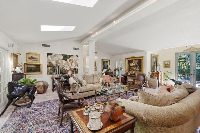 2525 NE 21st Court, Fort Lauderdale, FL 33305