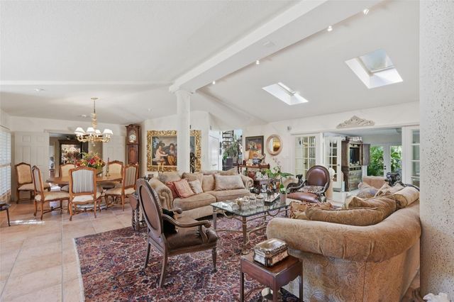 2525 NE 21st Court, Fort Lauderdale, FL 33305