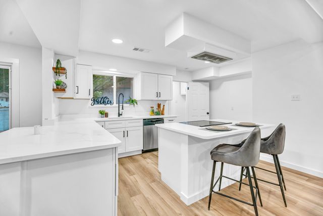 817 Savannah Way, Bedford, TX 76022