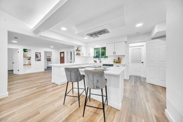 817 Savannah Way, Bedford, TX 76022