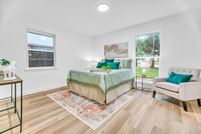 817 Savannah Way, Bedford, TX 76022