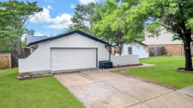 817 Savannah Way, Bedford, TX 76022