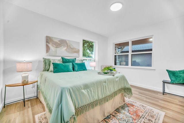 817 Savannah Way, Bedford, TX 76022