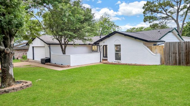 817 Savannah Way, Bedford, TX 76022