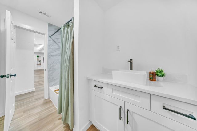 817 Savannah Way, Bedford, TX 76022