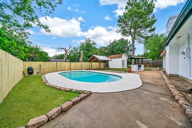 817 Savannah Way, Bedford, TX 76022