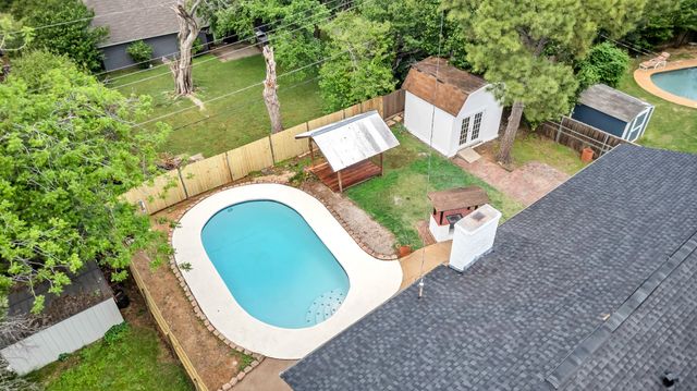 817 Savannah Way, Bedford, TX 76022