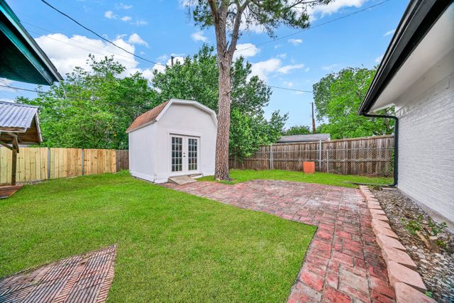 817 Savannah Way, Bedford, TX 76022