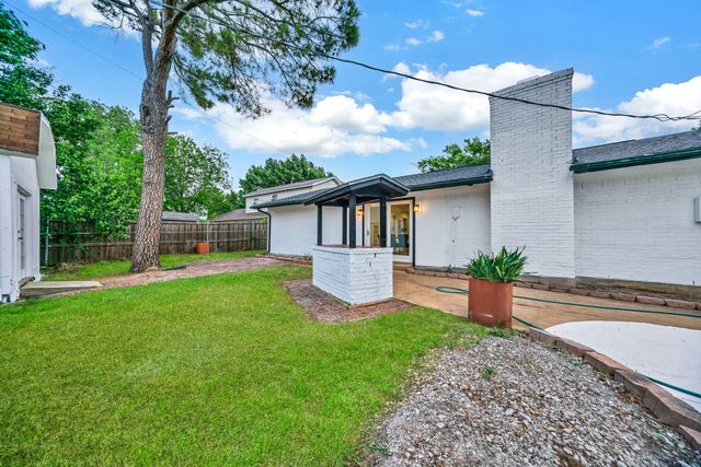 817 Savannah Way, Bedford, TX 76022