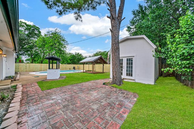 817 Savannah Way, Bedford, TX 76022