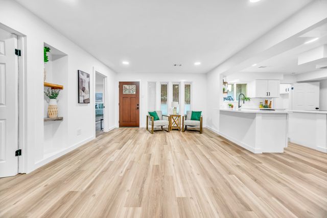 817 Savannah Way, Bedford, TX 76022