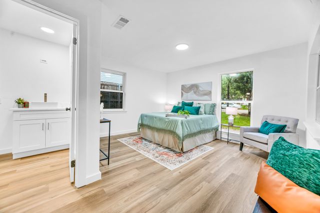 817 Savannah Way, Bedford, TX 76022