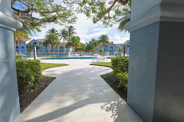 2640 S University Dr 230, Davie, FL 33328