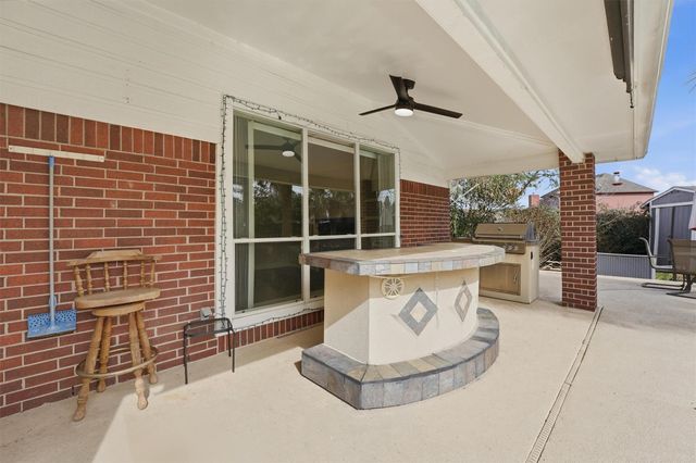 8203 Poplar Court, Baytown, TX 77523