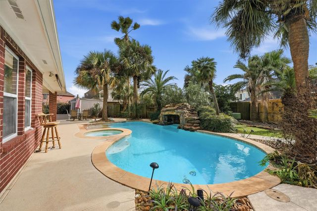 8203 Poplar Court, Baytown, TX 77523