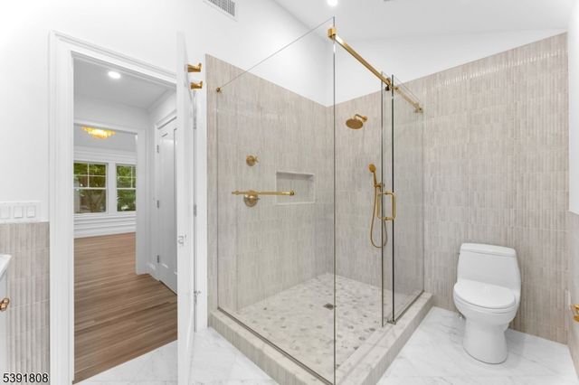 357 E Glen Ave, Ridgewood Village, NJ 07450