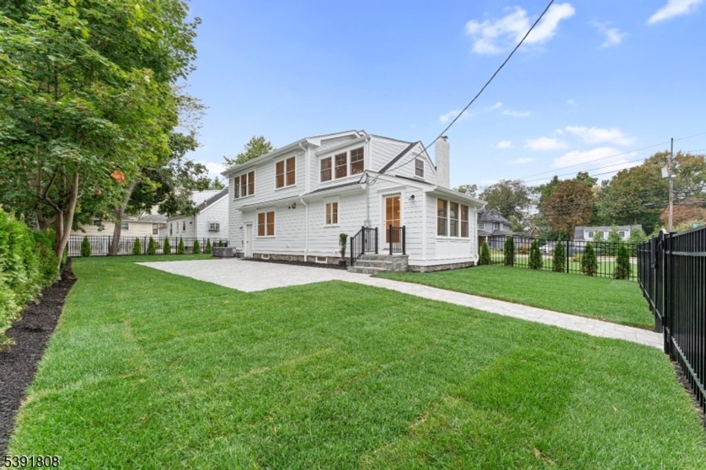 357 E Glen Ave, Ridgewood Village, NJ 07450