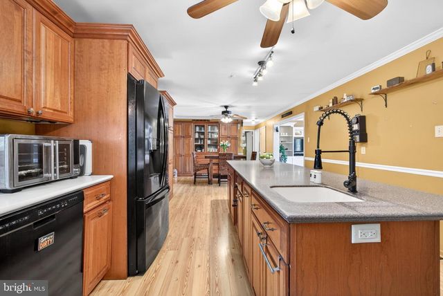 9 STORY ST, New Egypt, NJ 08533