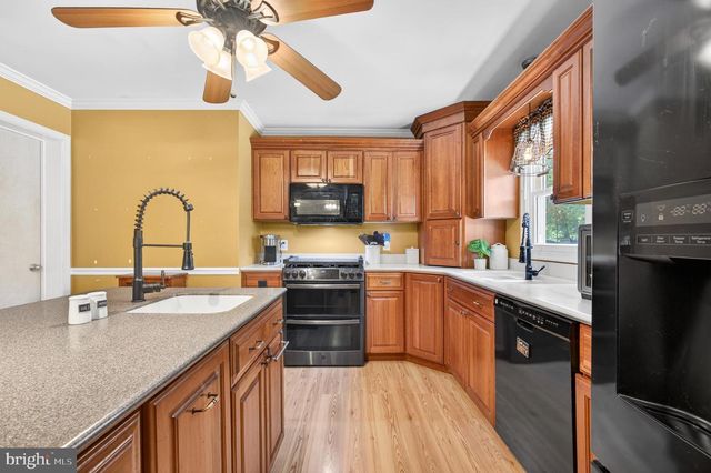 9 STORY ST, New Egypt, NJ 08533