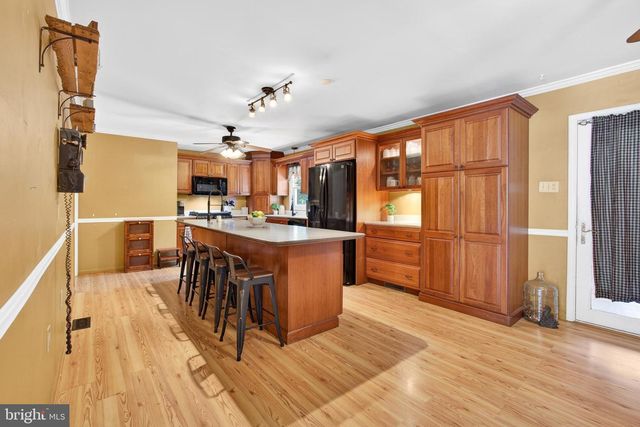 9 STORY ST, New Egypt, NJ 08533