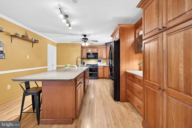 9 STORY ST, New Egypt, NJ 08533