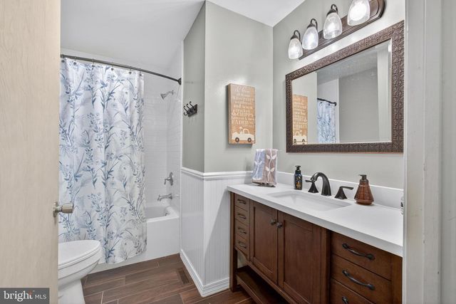 9 STORY ST, New Egypt, NJ 08533