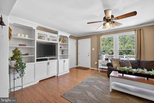 9 STORY ST, New Egypt, NJ 08533