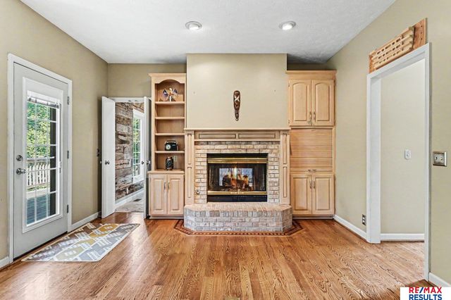 1022 Sherwood Lane, Papillion, NE 68046
