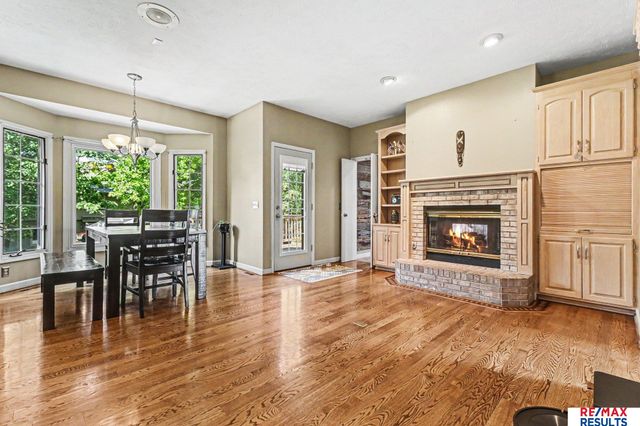 1022 Sherwood Lane, Papillion, NE 68046