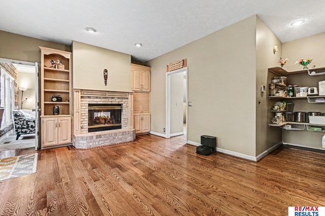 1022 Sherwood Lane, Papillion, NE 68046