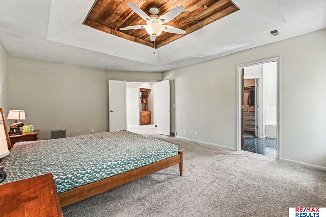 1022 Sherwood Lane, Papillion, NE 68046