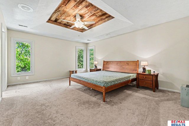 1022 Sherwood Lane, Papillion, NE 68046
