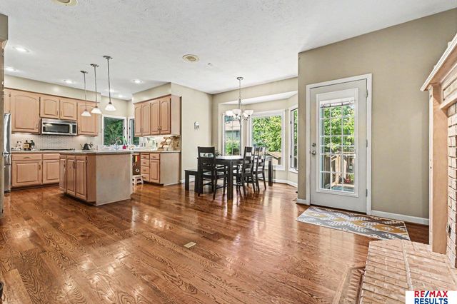1022 Sherwood Lane, Papillion, NE 68046